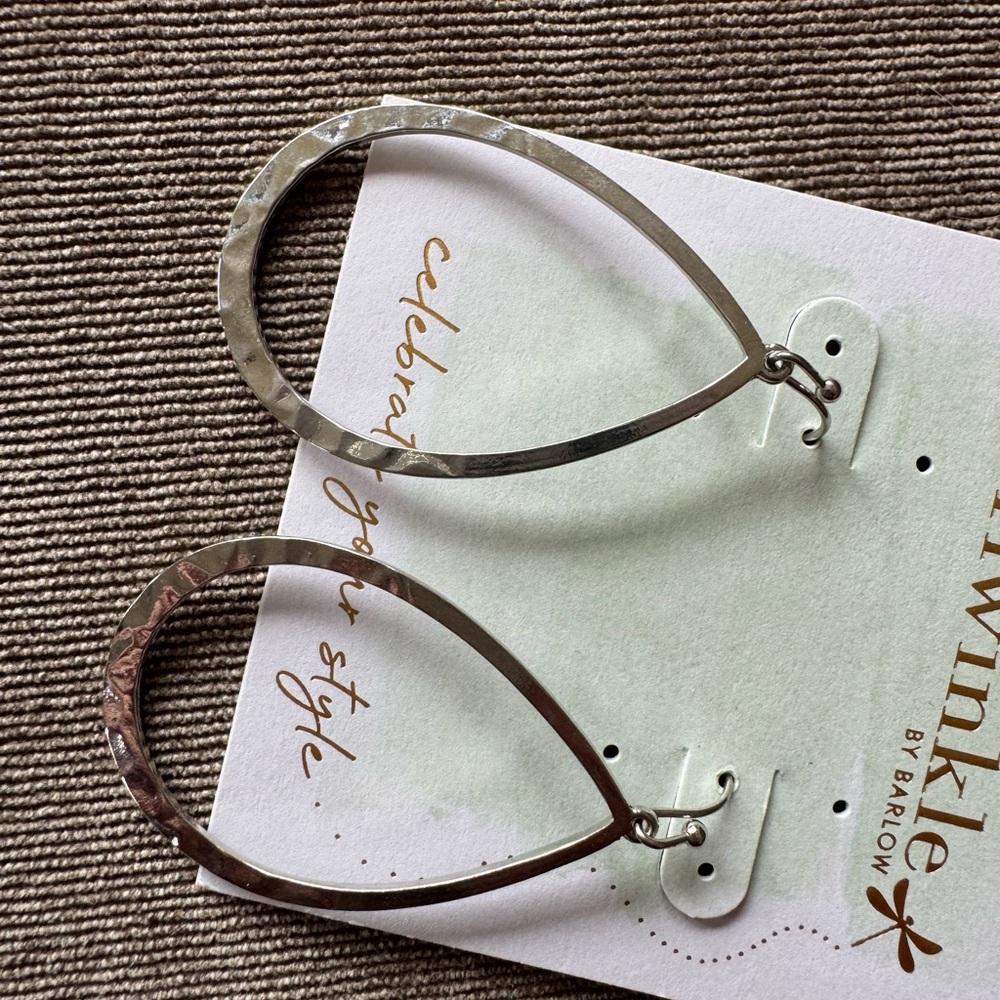 Two earrings - Picture 4 of 8